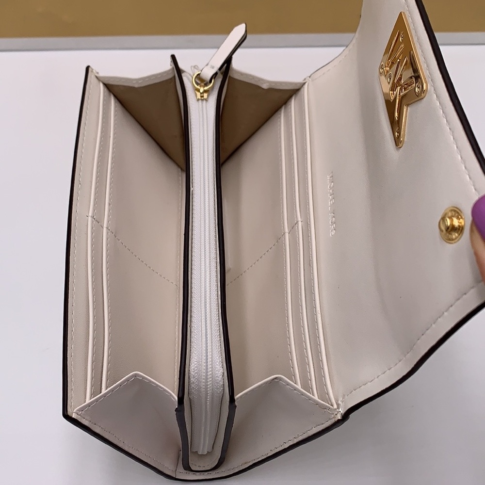 Brand New with Tag
Michael Kors Large Mimi Bifold Wallet
Color: Optic Wh… - Picture 7 of 16